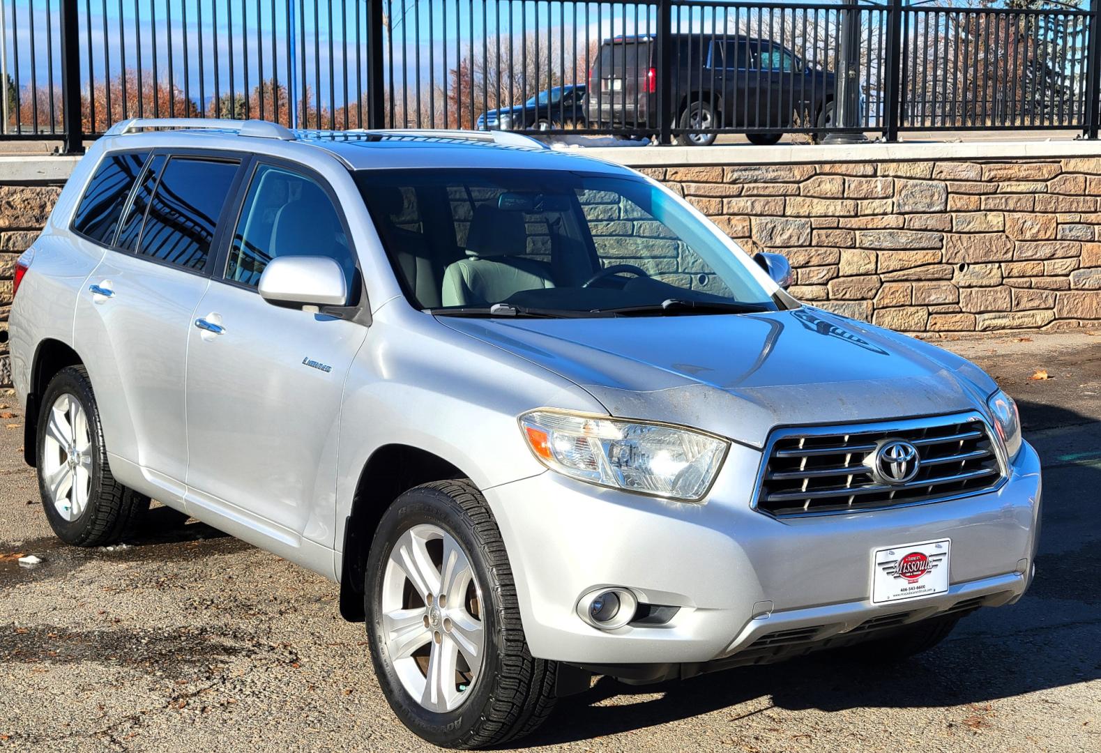 2008 Silver /Tan Toyota Highlander Limited (JTEES42A782) with an 3.5L V6 engine, Automatic transmission, located at 450 N Russell, Missoula, MT, 59801, (406) 543-6600, 46.874496, -114.017433 - Really Clean AWD SUV. 3rd Row Seating. Power Sunroof. Power Leather Seats. Heated Seats. Navigation. Backup Camera. Bluetooth. Air. Cruise. Tilt. Timing Chain not a timing belt. Clean Carfax. - Photo#6